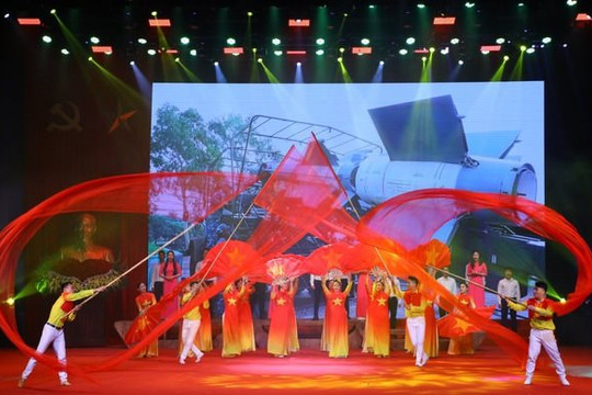 Tổ chức lễ kỷ niệm 50 năm chiến thắng “Hà Nội - Điện Biên Phủ trên không”

