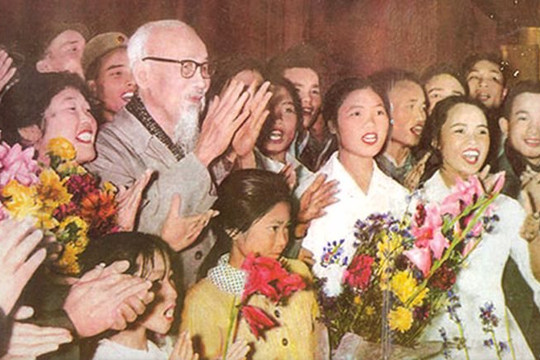 Tầm nhìn văn hóa và chính sách 
chiêu hiền đãi sĩ của Chủ tịch Hồ Chí Minh
