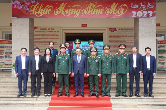 Chủ tịch UBND Thành phố Trần Sỹ Thanh thăm Trung đoàn 692, Sư đoàn Bộ binh 301
