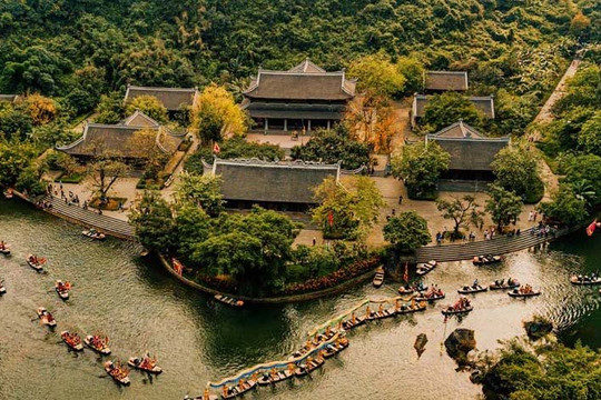 Khám phá vẻ đẹp hùng vĩ của khu du lịch sinh thái Tràng An - Ninh Bình