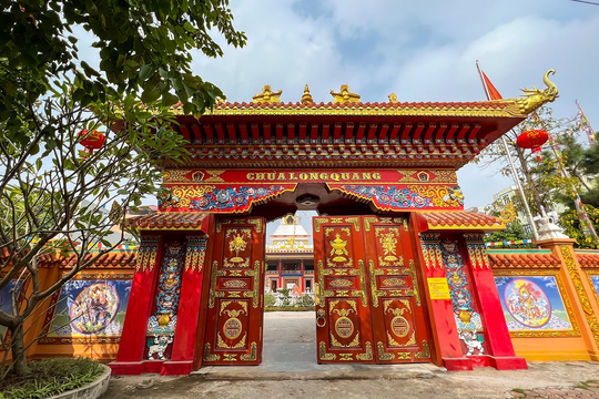 Sắc màu Tây Tạng độc đáo của chùa Long Quang
