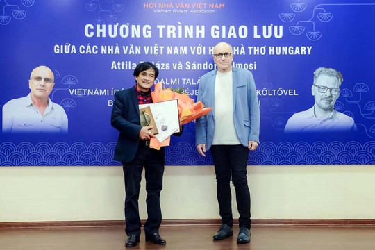 Nhà thơ Việt được trao Giải thưởng Nghệ thuật Danube của Hungary