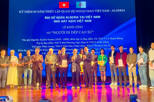 Vở kịch “Người đi dép cao su” kỷ niệm 60 năm thiết lập quan hệ ngoại giao Việt Nam – Algeria