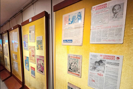 Tọa đàm và trưng bày chuyên đề "Xuân xưa trên báo Tết giai đoạn 1865 -2000"