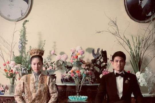 Nong Poy tung bộ ảnh hôn lễ siêu hot: Mỹ nhân chuyển giới đeo 5 kg vàng từ đầu đến chân