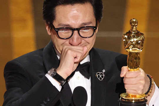 Diễn viên gốc Việt Quan Kế Huy lập kỷ lục tại Oscar 2023