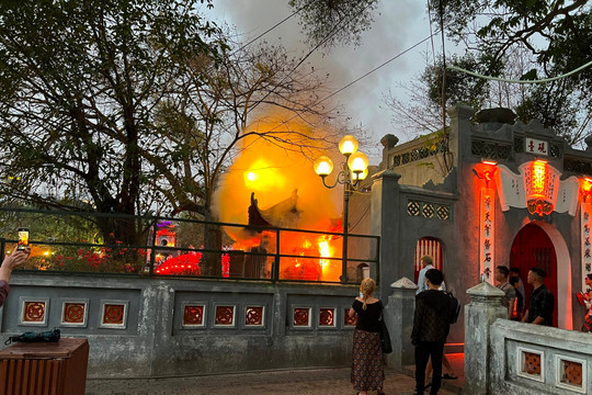Cháy quầy bán vé tại Di tích Đền Ngọc Sơn