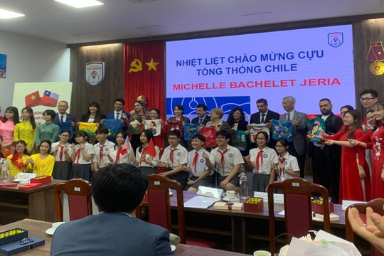 Hà Nội: Đoàn đại biểu Chile giao lưu cùng thầy, trò Trường THCS Chu Văn An