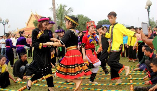 Tháng 4 rực rỡ với “Sắc màu văn hoá các dân tộc Việt Nam”