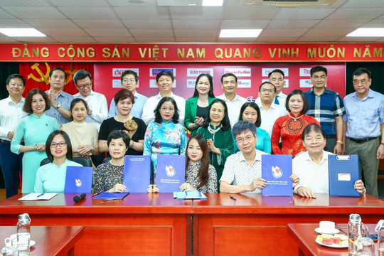Tạp chí Người Hà Nội cùng 12 Tạp chí ký kết thi đua “Xây dựng môi trường văn hóa trong cơ quan báo chí và văn hóa của người làm báo Việt Nam”