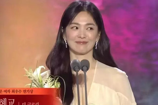 Song Hye Kyo giành ngôi Thị hậu tại Baeksang 2023