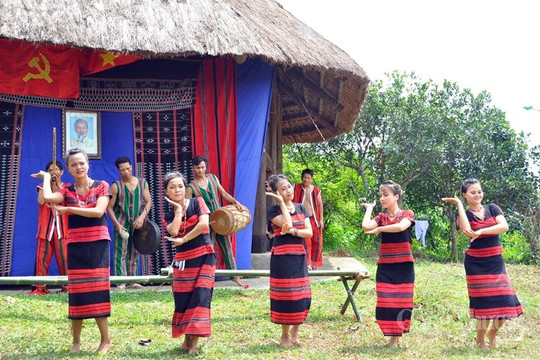 “Tháng Năm nhớ Bác” tại Làng Văn hóa - Du lịch các dân tộc Việt Nam