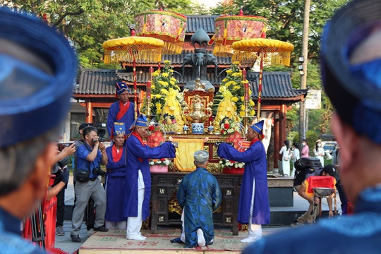 Lễ tế Tổ bách nghệ tôn vinh nghề truyền thống Việt