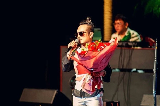 Jimmii Nguyễn xúc động trong đêm nhạc tại Hải Phòng