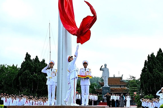 Lễ Thượng cờ Tổ quốc trên đảo Cô Tô