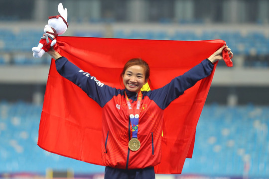 Nguyễn Thị Oanh gây chấn động đường chạy SEA Games bằng 2 Huy chương Vàng trong vòng 20 phút