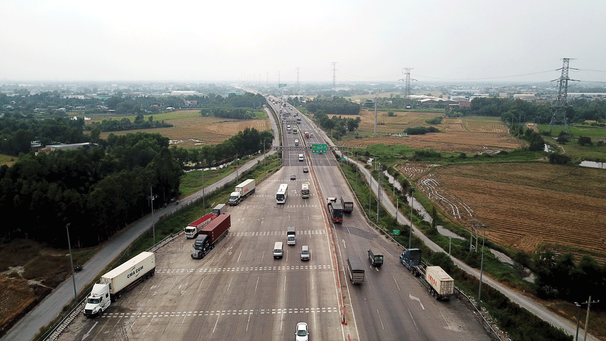 Chính phủ yêu cầu khởi công 3 cao tốc trục Đông - Tây, 2 đường vành đai trước ngày 30/6