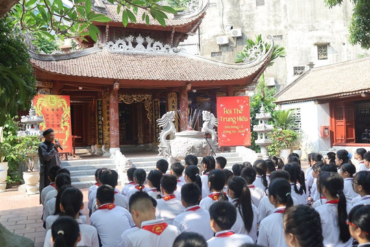 Lễ hội truyền thống kỷ niệm 995 năm đền Đồng Cổ