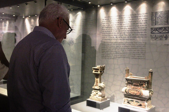 Lần đầu trưng bày gốm cổ Bát Tràng trong 6 thế kỷ