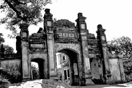 Cổng làng Dương Xá (huyện Gia Lâm)