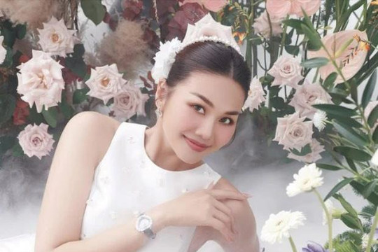Siêu mẫu Thanh Hằng xác nhận sắp kết hôn ở tuổi 40