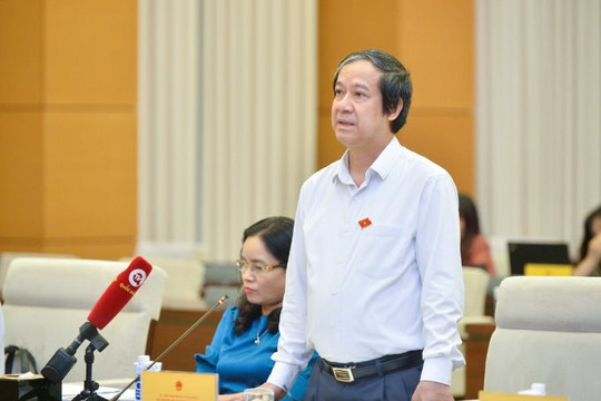 Bộ trưởng Nguyễn Kim Sơn: "Mong các đại biểu ủng hộ việc tăng phụ cấp ưu đãi cho nhà giáo..."