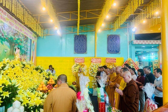 Tây Ninh: Giáo hội Phật giáo huyện Tân Châu long trọng đón mừng Đại lễ Phật Đản