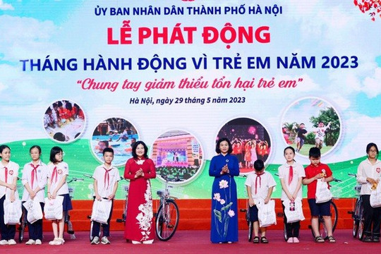 Nhiều phần quà ý nghĩa tại Lễ phát động Tháng hành động Vì trẻ em thành phố Hà Nội