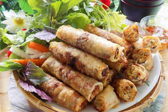 Nem rán và gỏi cuốn Việt Nam lọt top 50 món ăn nhẹ hấp dẫn nhất thế giới