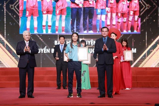 Đội tuyển bóng đá nữ Việt Nam được vinh danh trong chương trình Vinh quang Việt Nam