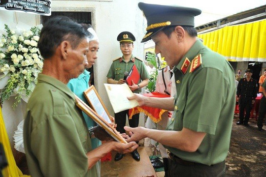 Cấp Bằng "Tổ quốc ghi công" cho 6 liệt sĩ hy sinh tại Đắk Lắk