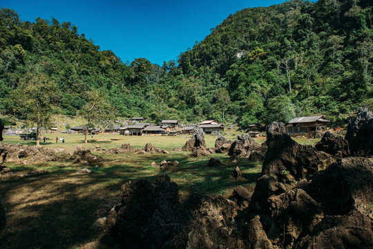 Hang Táu: Ngôi làng “ba không” đẹp hoang sơ, yên bình ở Mộc Châu