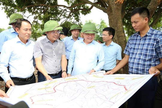 Bí thư Thành ủy Hà Nội Đinh Tiến Dũng kiểm tra công tác chuẩn bị khởi công đường Vành đai 4 - Vùng Thủ đô