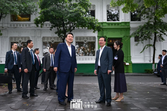 Chủ tịch nước và Tổng thống Hàn Quốc cùng ăn sáng, đi dạo thắng cảnh Hồ Gươm