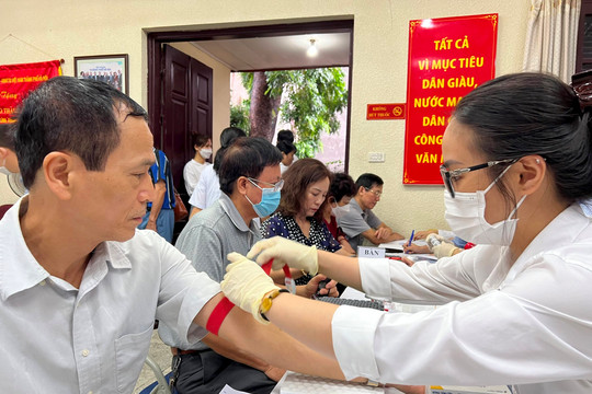 Hội Nhà báo TP Hà Nội phối hợp tổ chức khám sức khỏe miễn phí cho hội viên
