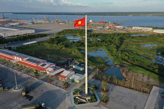 Cột cờ ống thép tại cảng quốc tế Long An được xác lập kỷ lục cao nhất Việt Nam