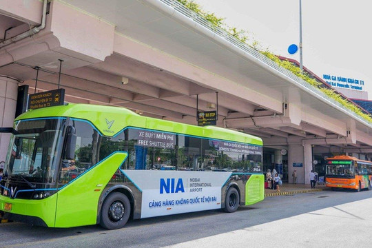 Sân bay Nội Bài đưa vào vận hành 2 xe buýt điện miễn phí