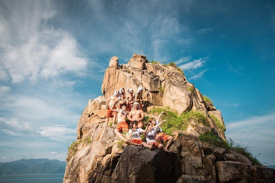 Hang Heo - Bãi đá tự nhiên chạy dọc ven biển tại Nha Trang