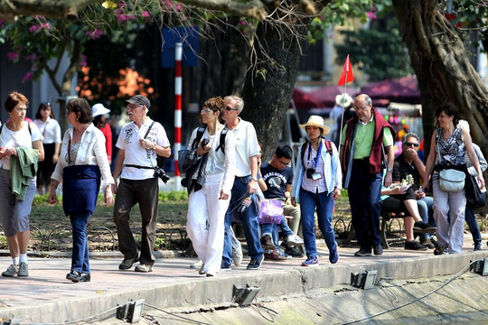 Lượng khách du lịch đến Hà Nội tăng gấp 2,3 lần