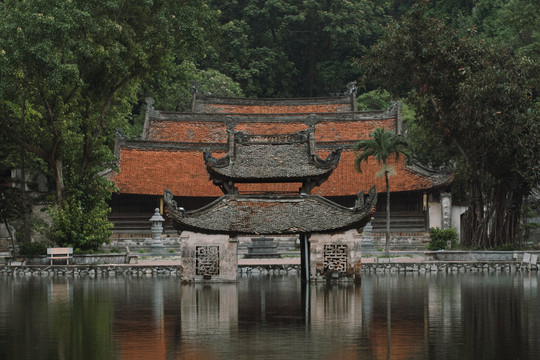 Ngôi chùa gần nghìn năm tuổi linh thiêng cổ kính nhất Hà Nội