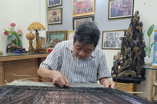 Nghệ nhân tài hoa của làng nghề mây tre đan Phú Vinh
