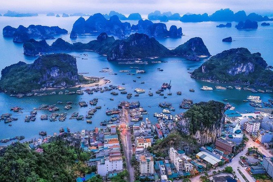 Quảng Ninh:phát triển du lịch biển đảo theo hướng bền vững