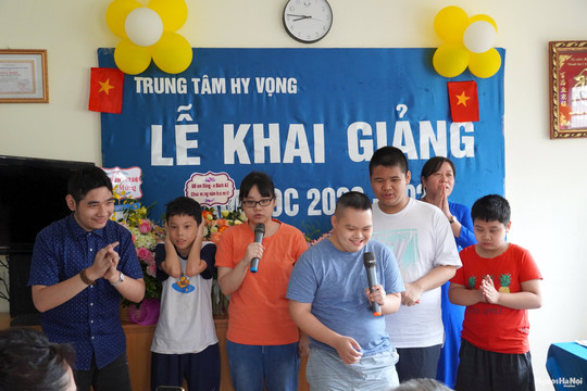 Lễ khai giảng đặc biệt tại Hà Nội dành cho trẻ khuyết tật