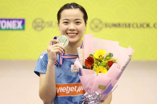 Thắng kịch tính tay vợt Nhật Bản, Nguyễn Thùy Linh vô địch Vietnam Open 2023