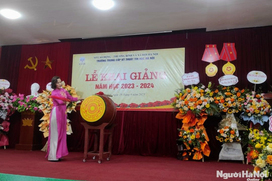 Trường Trung cấp Kỹ thuật tin học Hà Nội khai giảng năm học mới