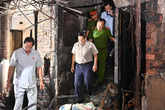 Hà Nội xem xét chính sách đặc thù hỗ trợ nạn nhân vụ cháy chung cư mini ở phố Khương Hạ