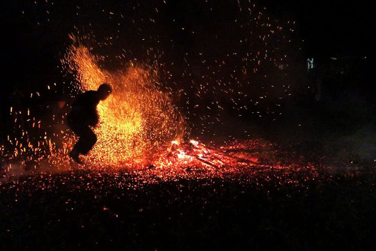 Lễ Nhảy lửa của người Pà Thẻn (Tuyên Quang) lần thứ hai được ghi danh Di sản Văn hóa phi vật thể quốc gia