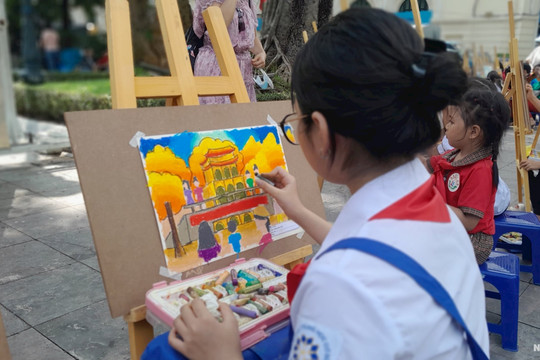 “Hà Nội trong mắt em”: Quảng bá hình ảnh Thủ đô qua nét vẽ trẻ thơ