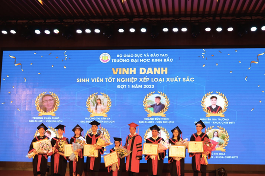 Trường Đại học Kinh Bắc trao bằng tốt nghiệp cho học viên, sinh viên năm 2023