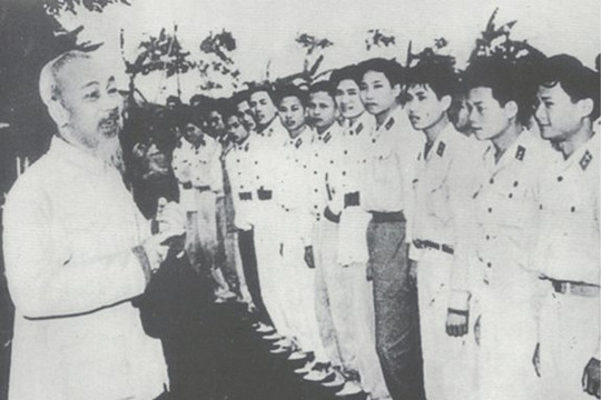 Bác Hồ thăm Trận địa pháo cao xạ tại Dốc Vân ngày 13/2/1964 (huyện Đông Anh)